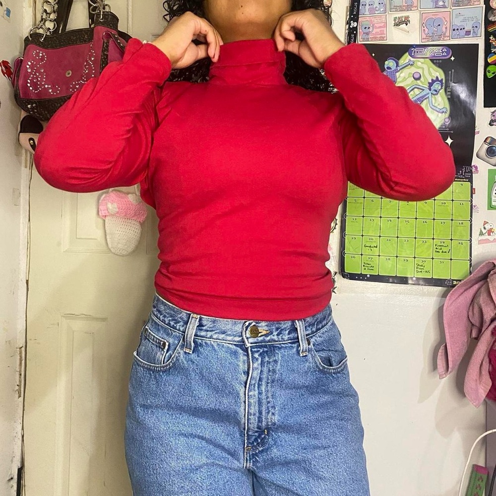 red turtleneck ❤️